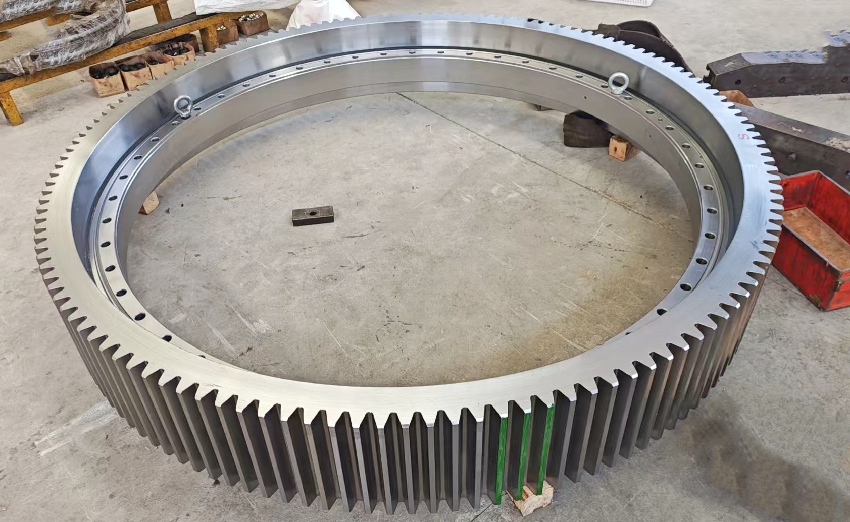 Heavy-Duty Custom External Gear Slewing Bearings Dispatched Internationally: Excellence in Precision Engineering